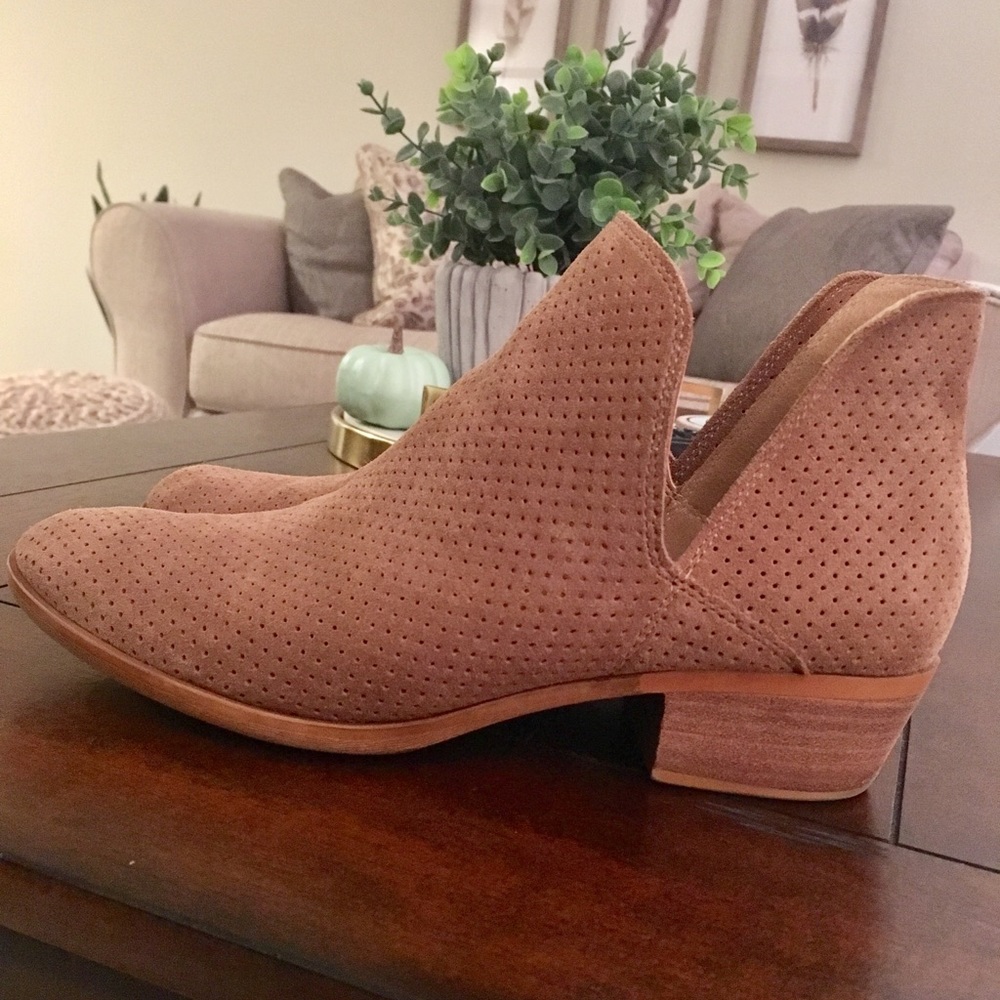 Lucky Brand booties size 9